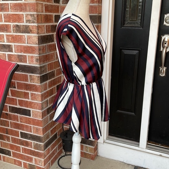 Express‎ Asymmetrical Top - Picture 2 of 8